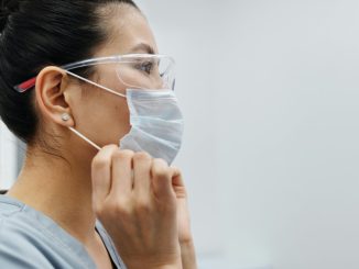 Assistente Infermiere: preoccupazione in Europa per l’iter italiano