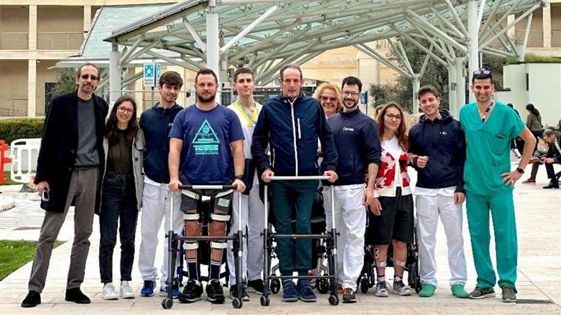 Due pazienti paraplegici tornano a camminare